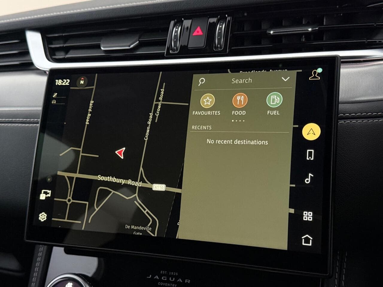 Jaguar F-PACE thumbnail Infotainment System