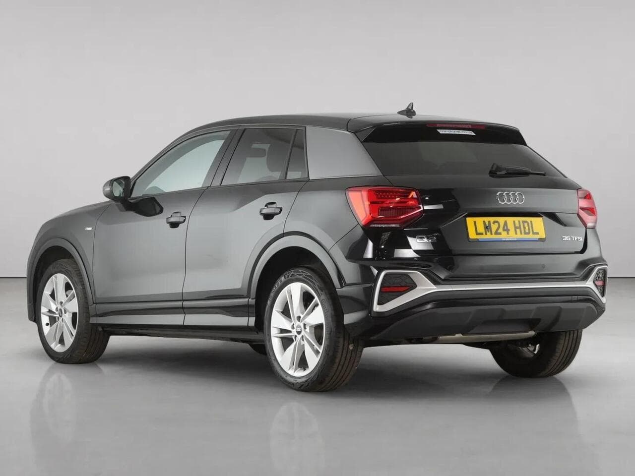 Audi Q2 thumbnail Rear Left