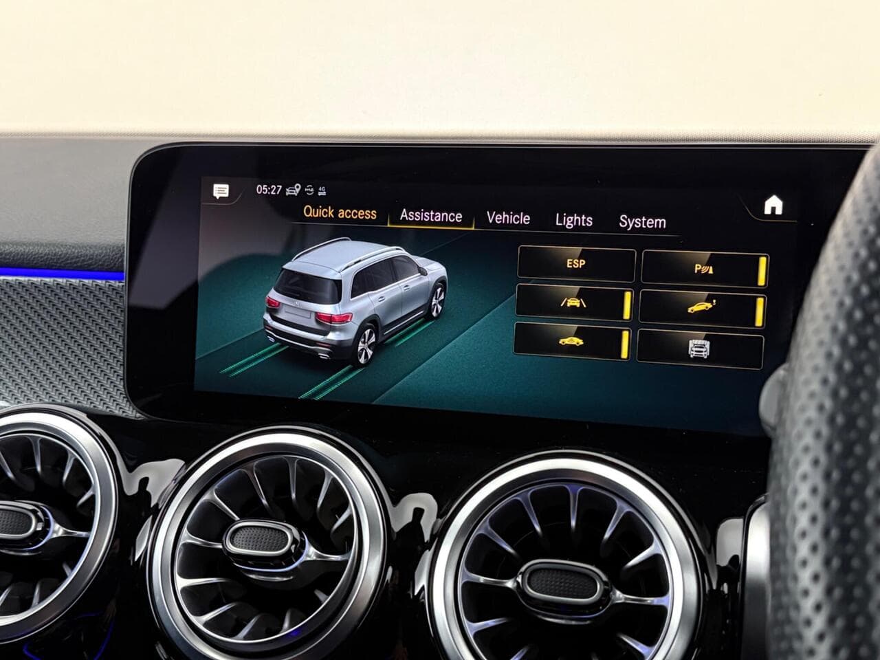 Mercedes-Benz GLB thumbnail Infotainment System