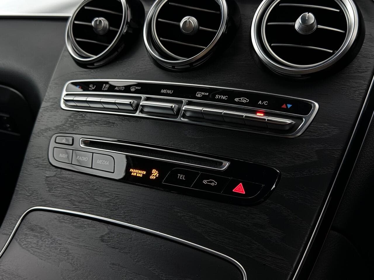 Mercedes-Benz GLC thumbnail Interior Front