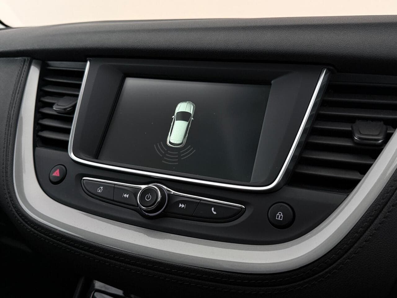Vauxhall Grandland X thumbnail Infotainment System