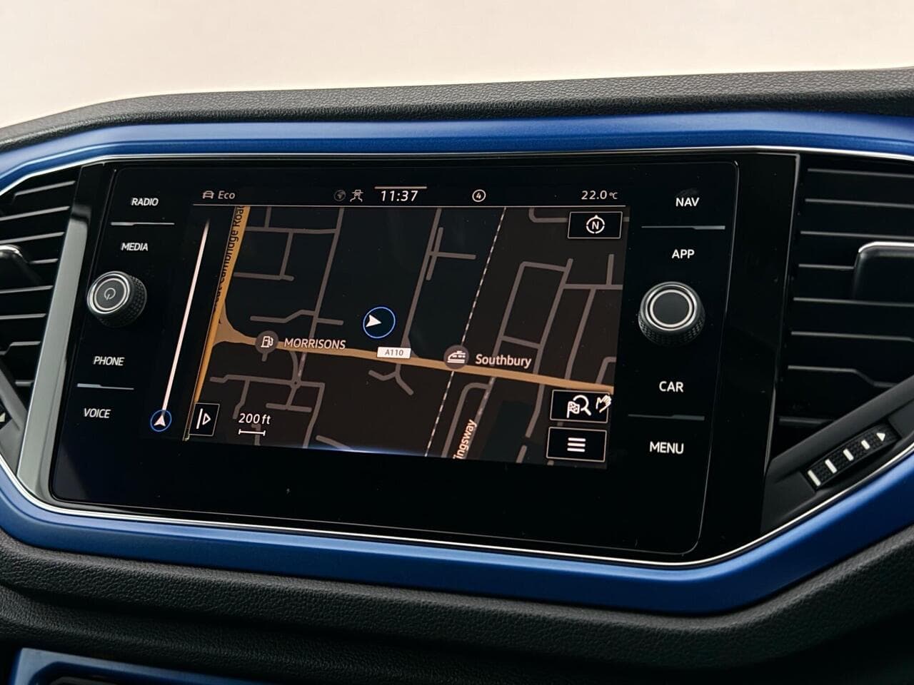 Volkswagen T-Roc thumbnail Infotainment System