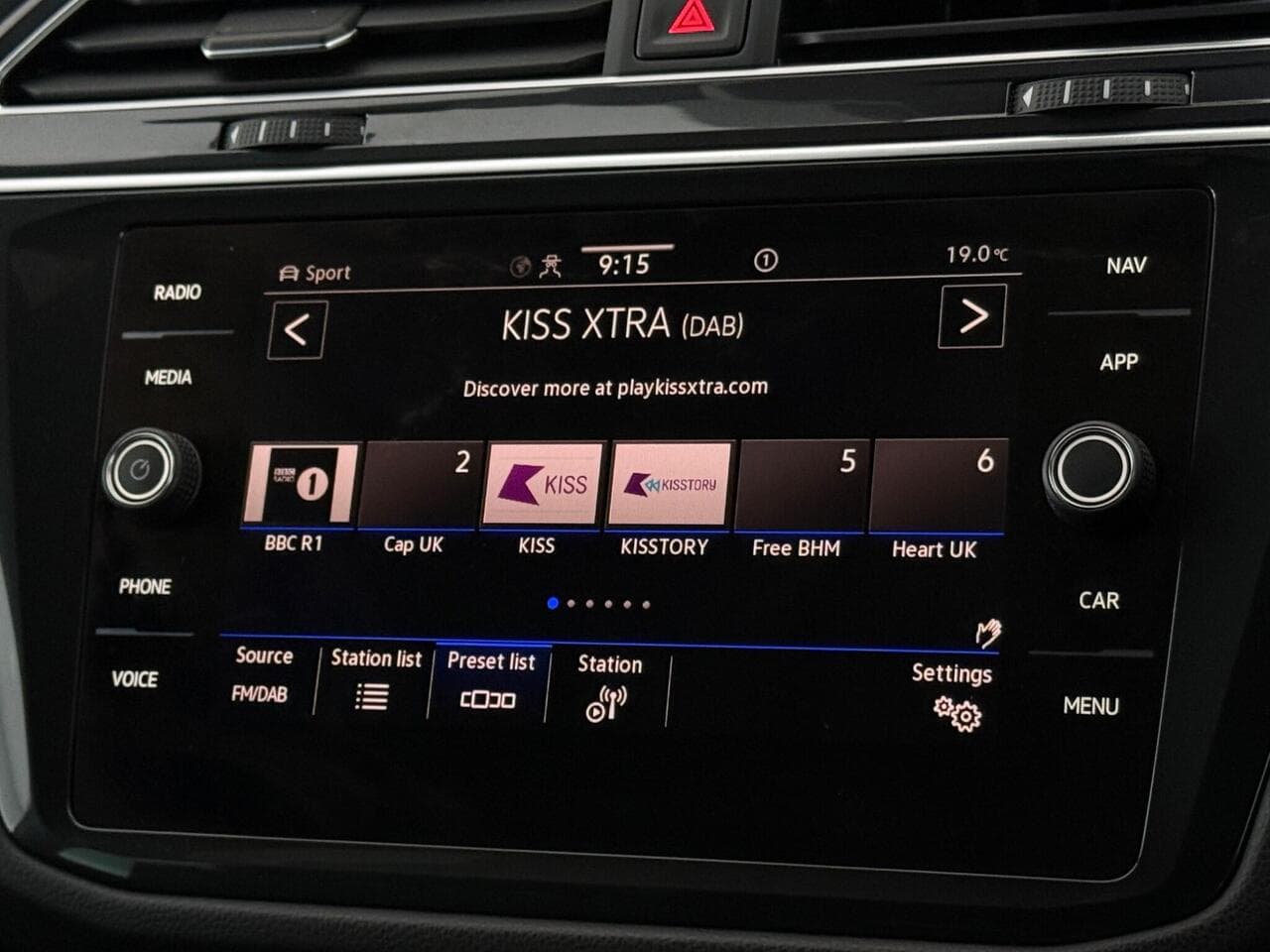 Volkswagen Tiguan thumbnail Infotainment System