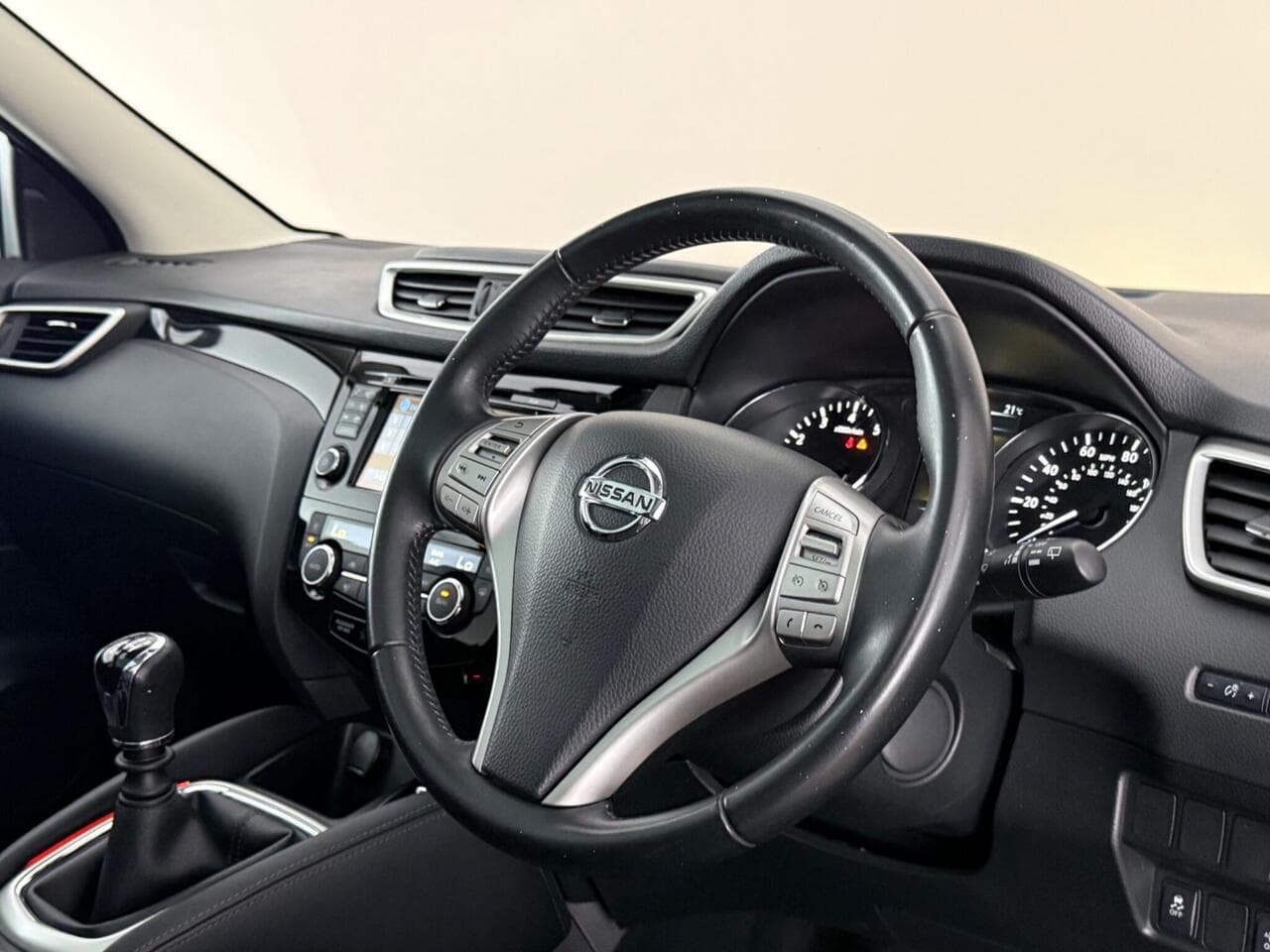 Nissan Qashqai thumbnail Steering Wheel