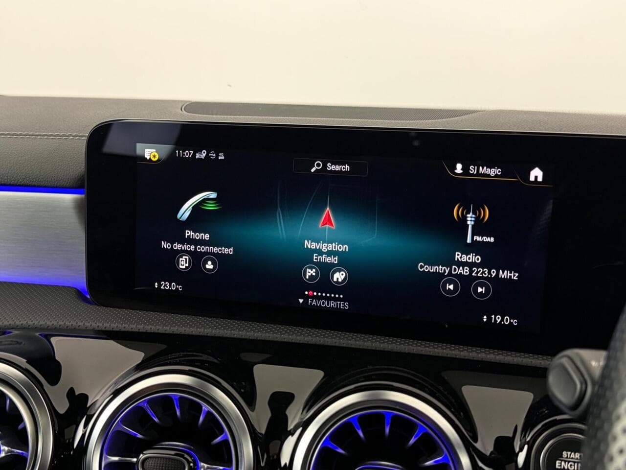 Mercedes-Benz CLA thumbnail Infotainment System
