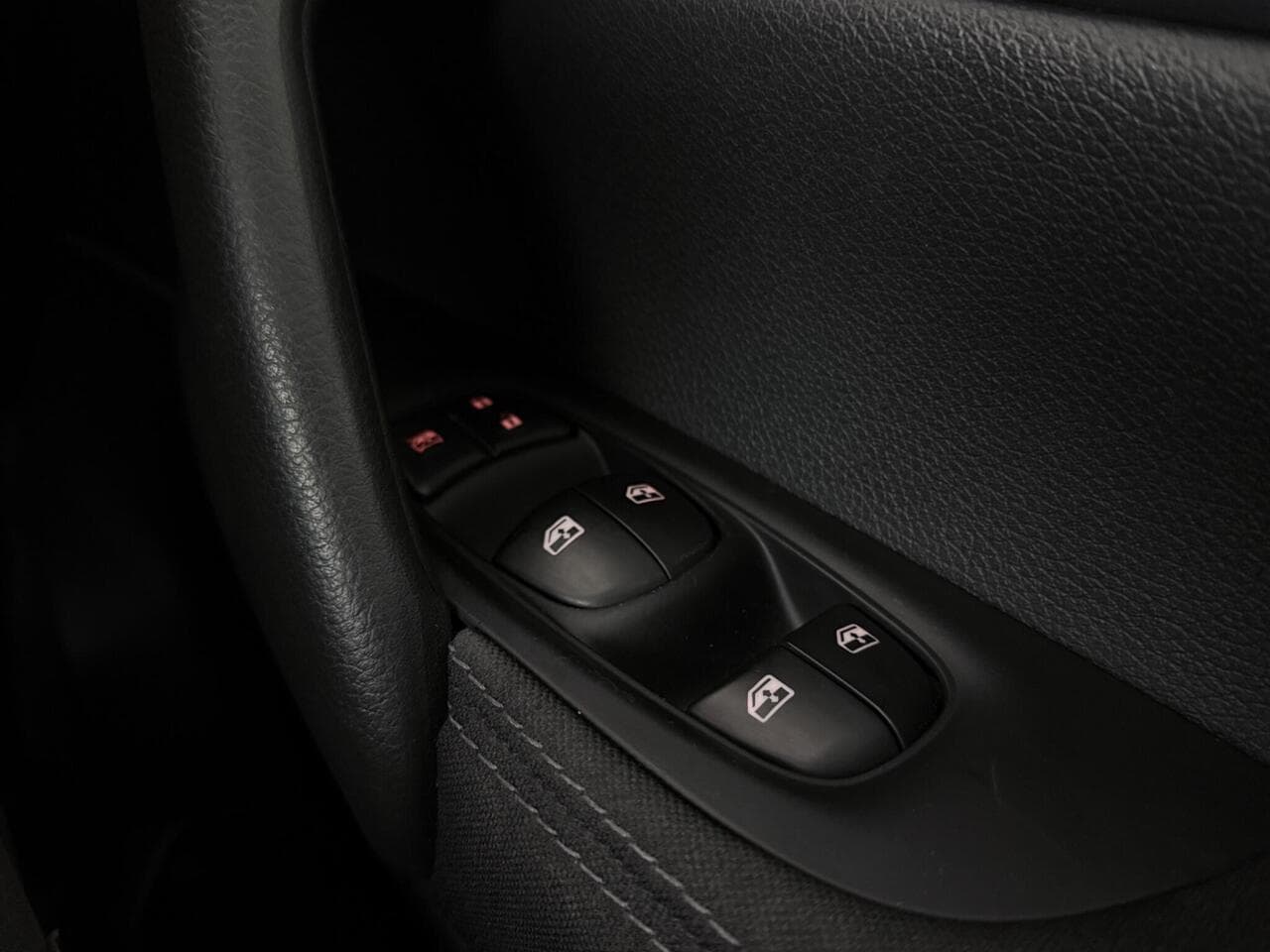 Nissan Qashqai thumbnail Misc Controls