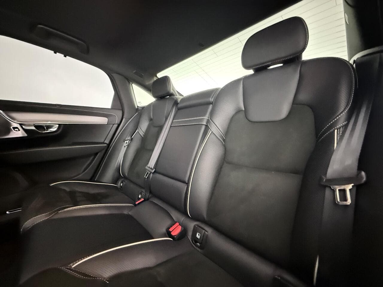 Volvo S90 thumbnail Seats Rear