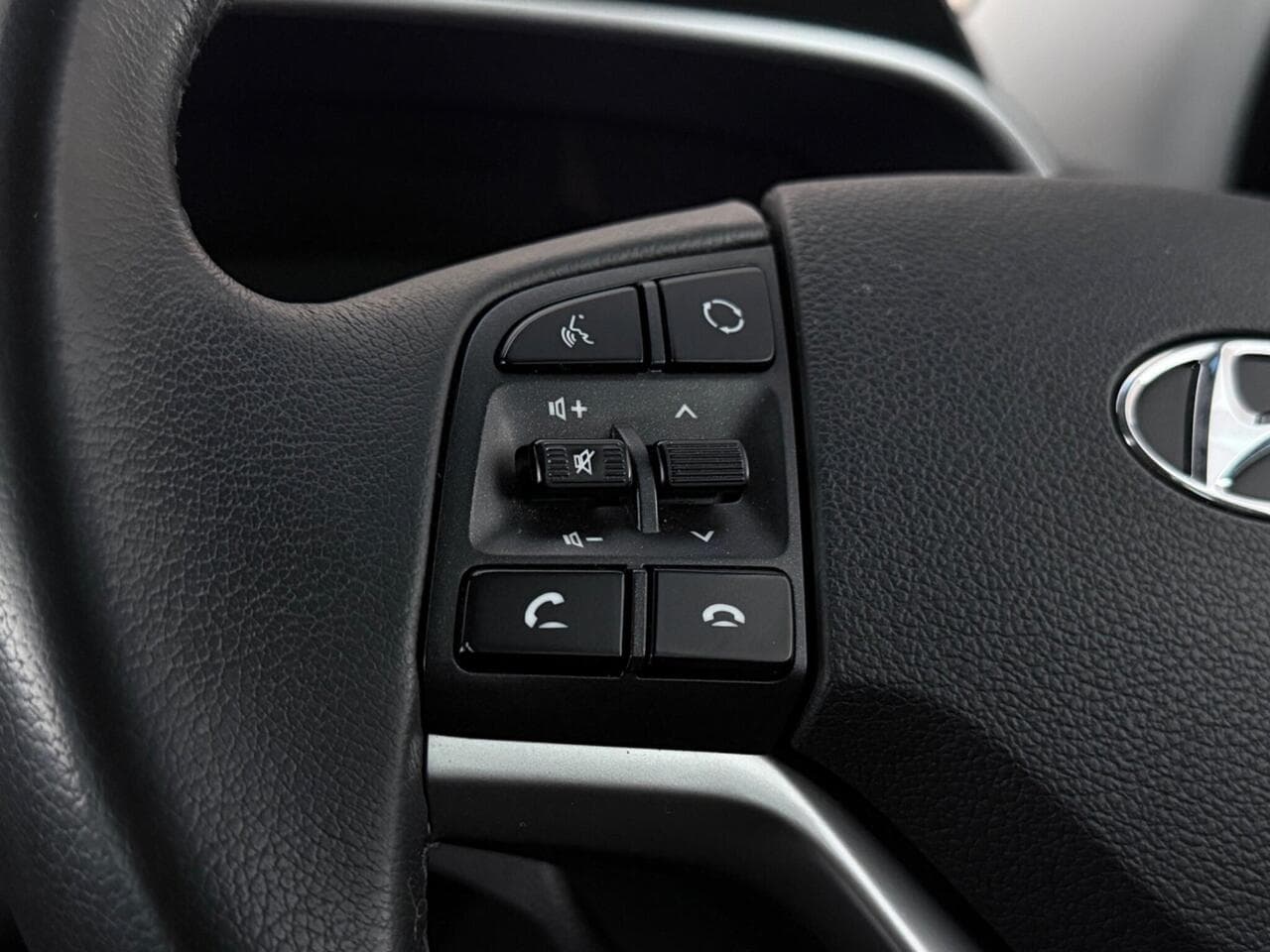Hyundai TUCSON thumbnail Misc Controls