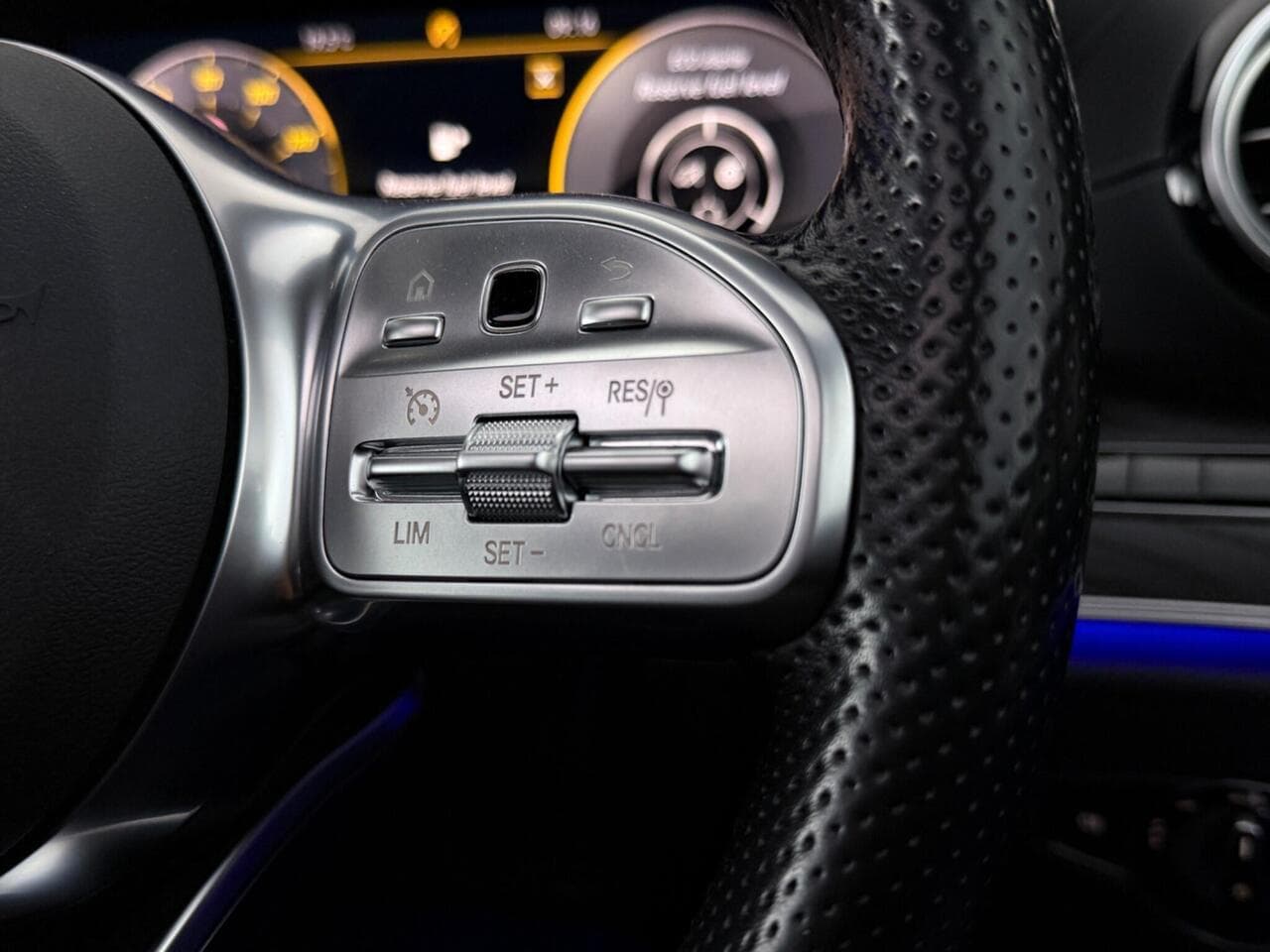 Mercedes-Benz E Class thumbnail Misc Controls