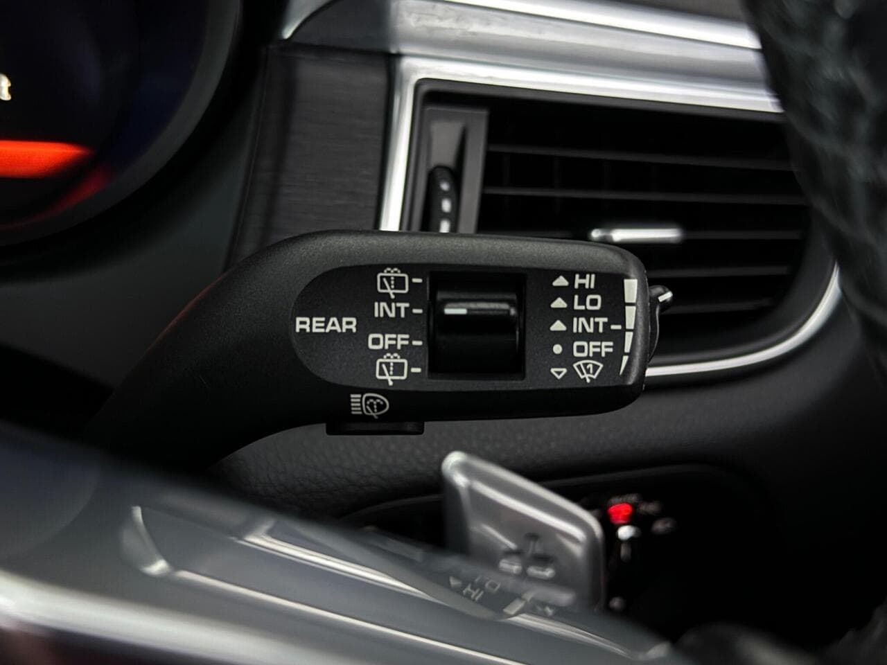 Porsche Macan thumbnail Misc Controls