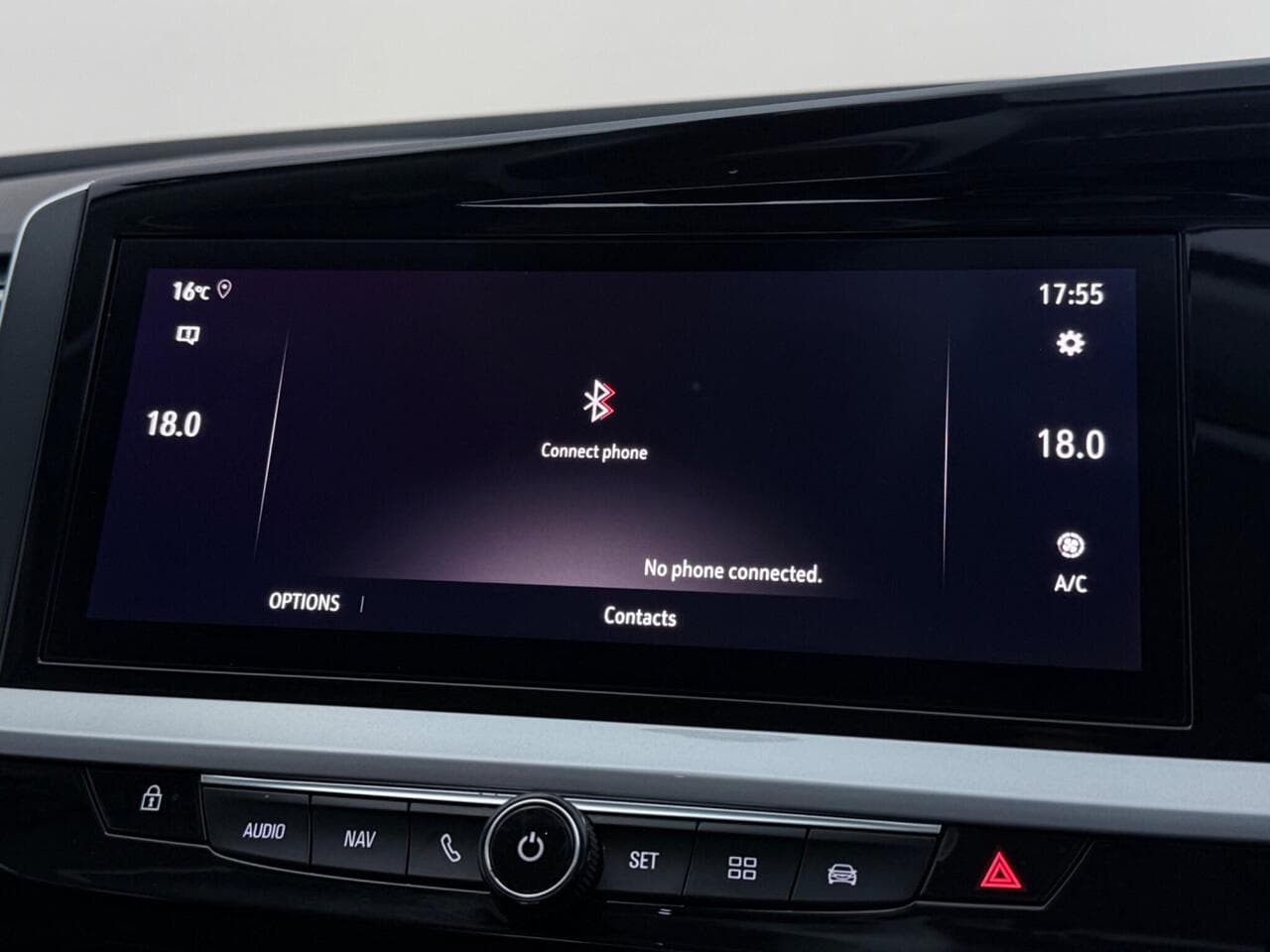 Vauxhall Grandland thumbnail Infotainment System