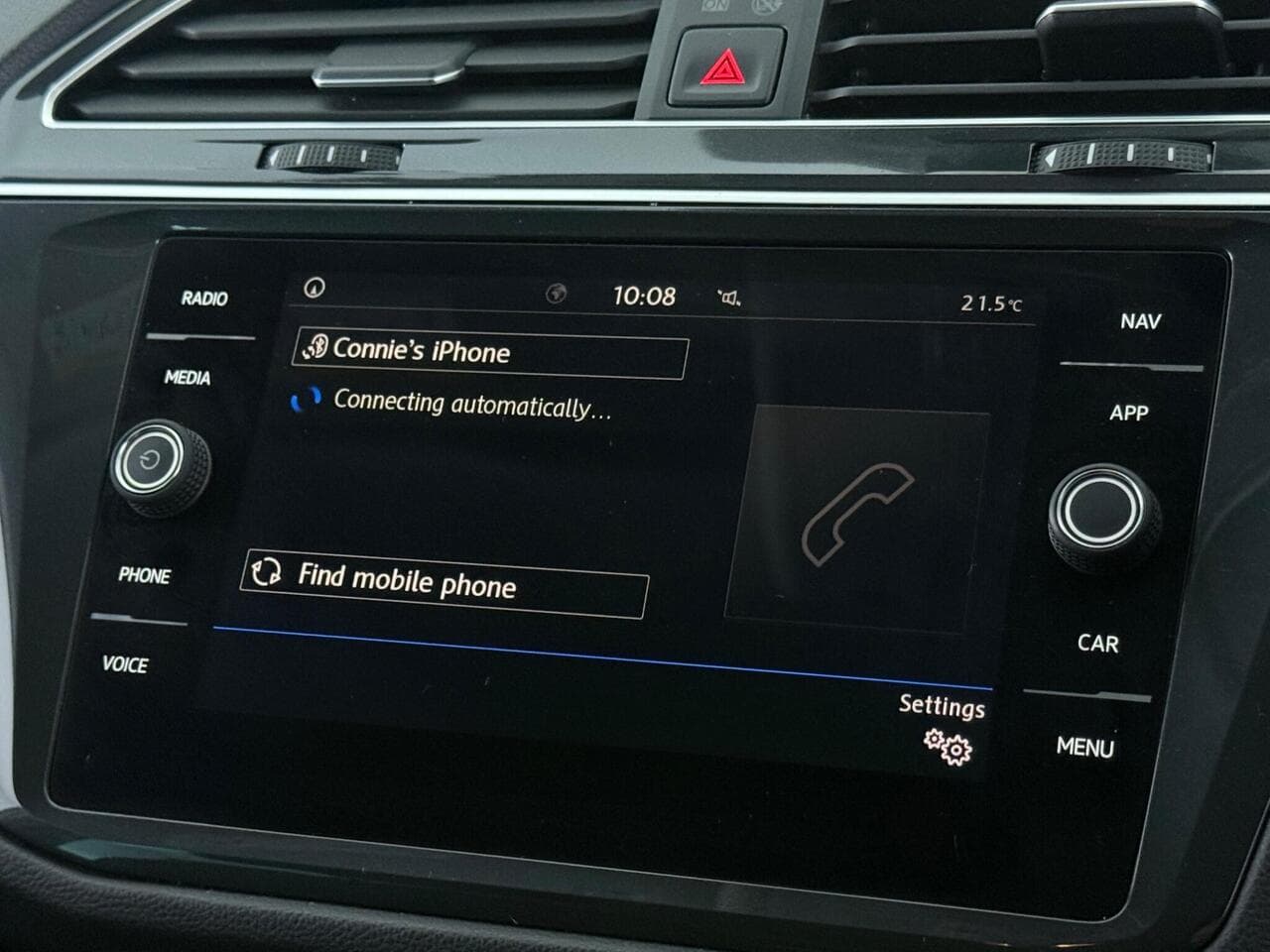 Volkswagen Tiguan thumbnail Infotainment System