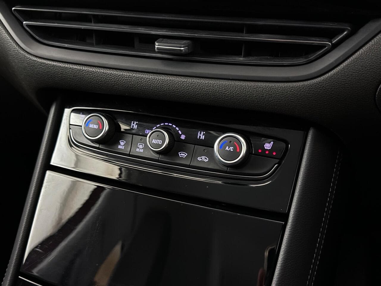 Vauxhall Grandland thumbnail Misc Controls