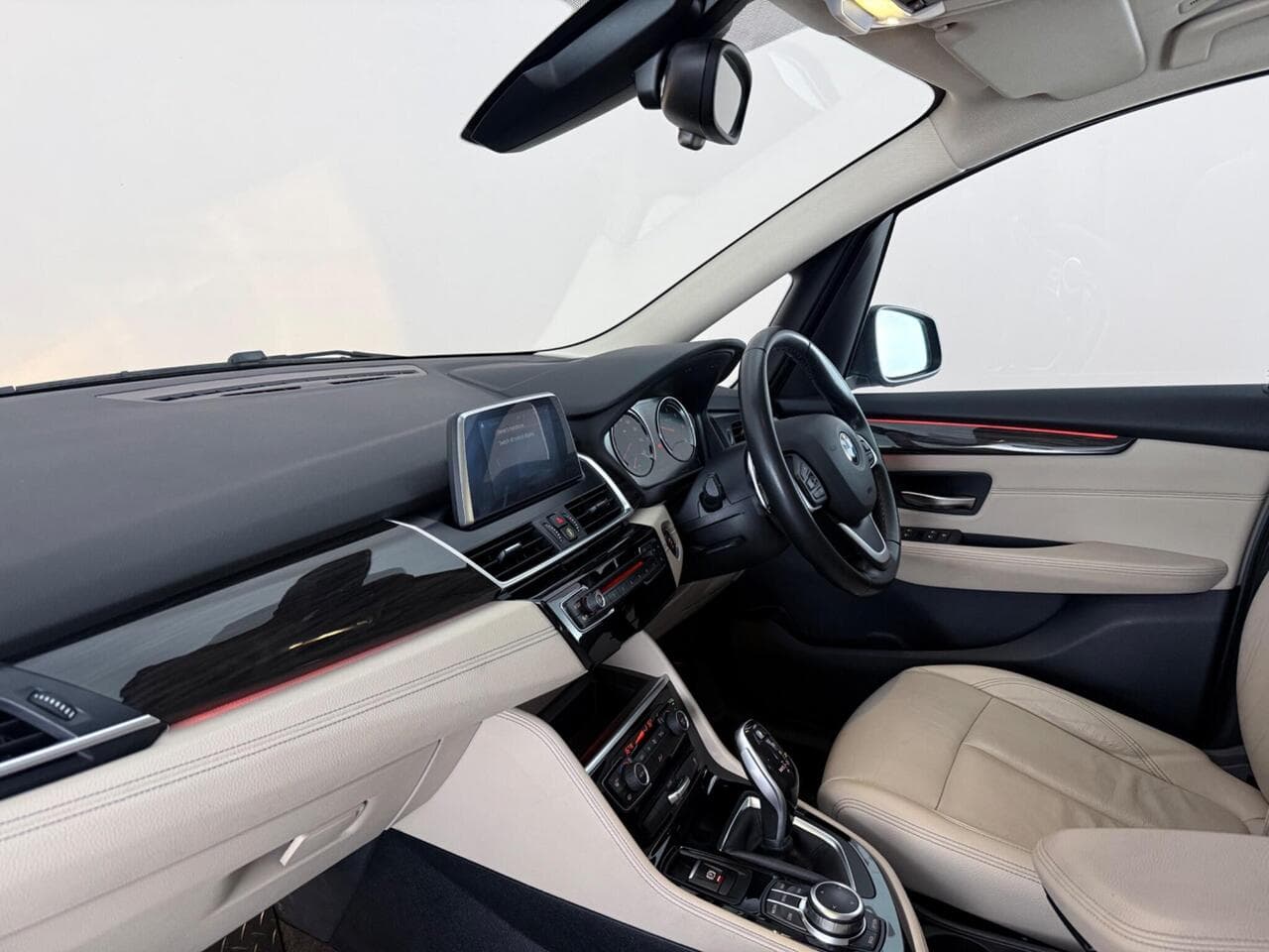 BMW 2 Series Gran Tourer thumbnail Interior Front