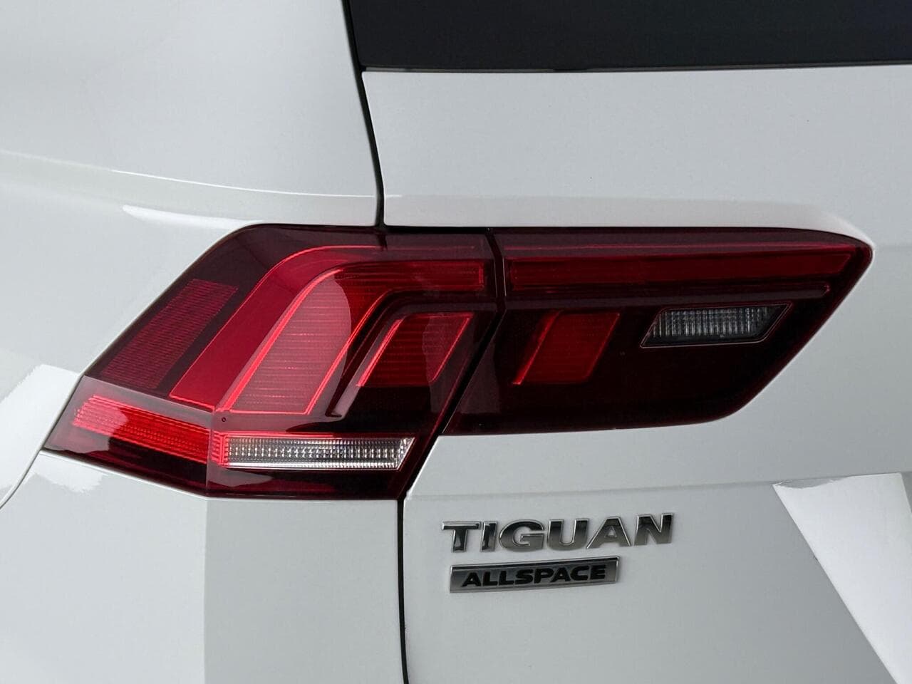 Volkswagen Tiguan Allspace thumbnail Lights Rear