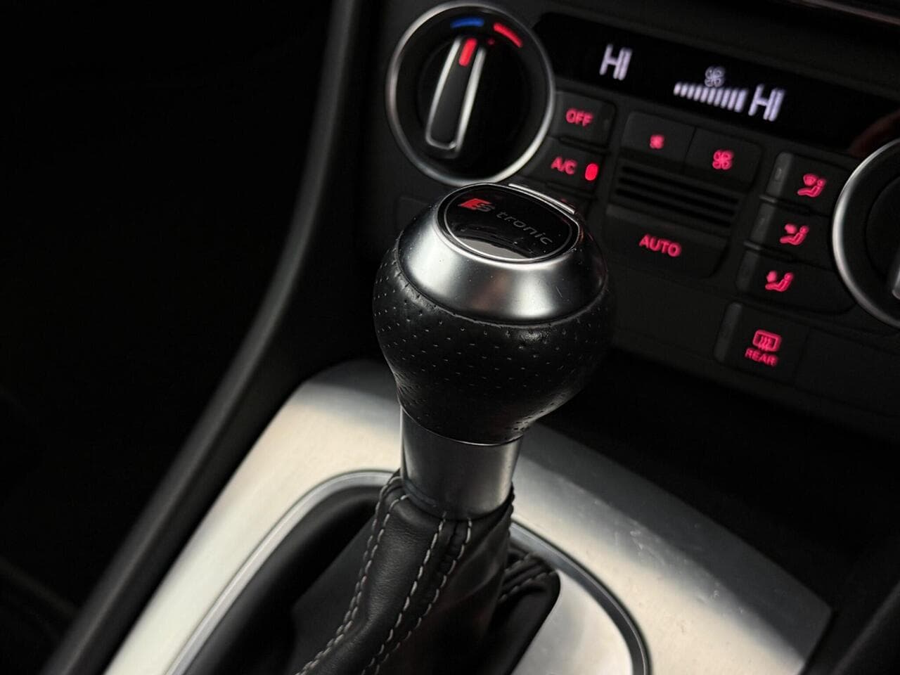 Audi Q3 thumbnail Interior Front