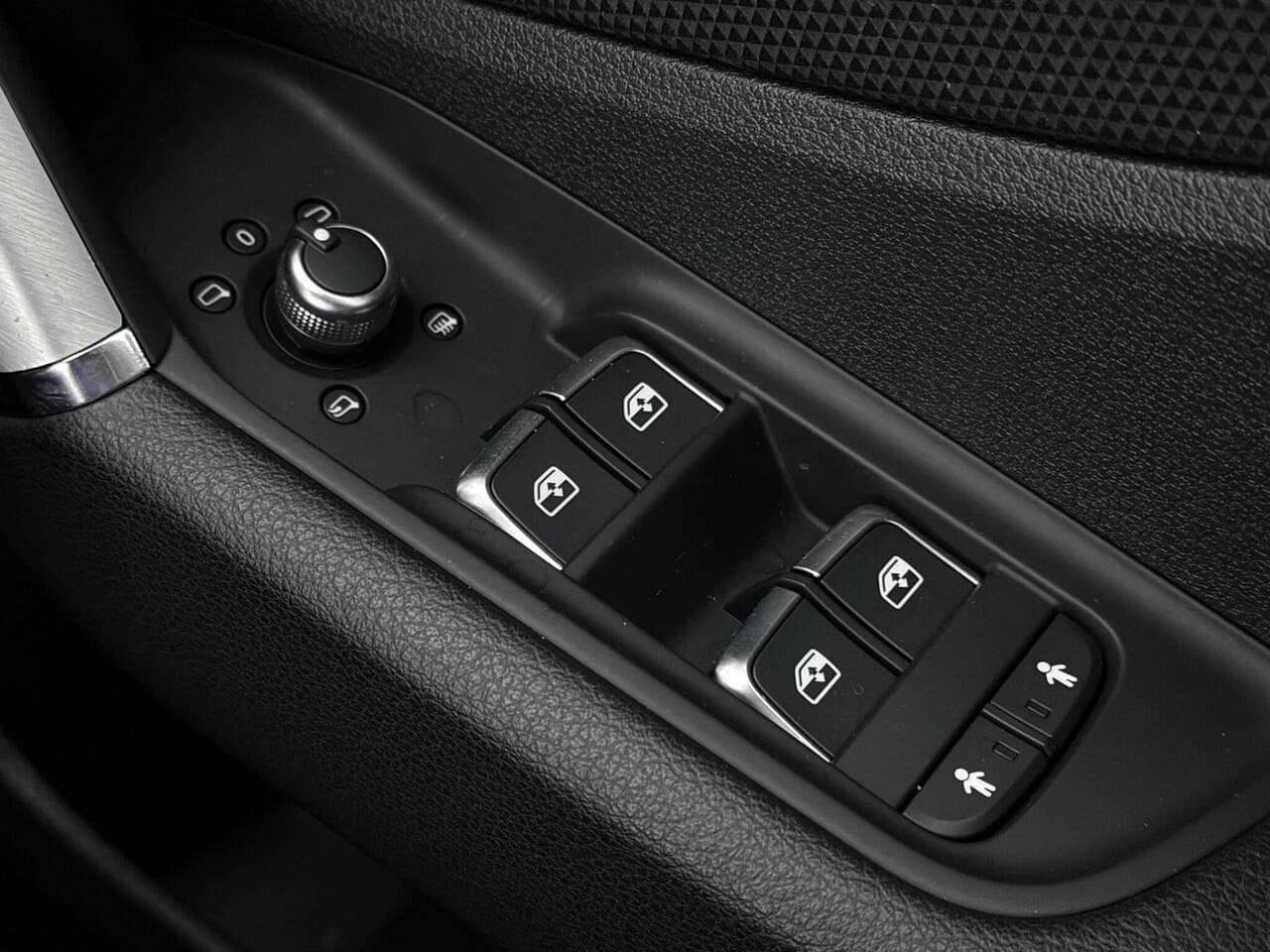 Audi Q2 thumbnail Misc Controls