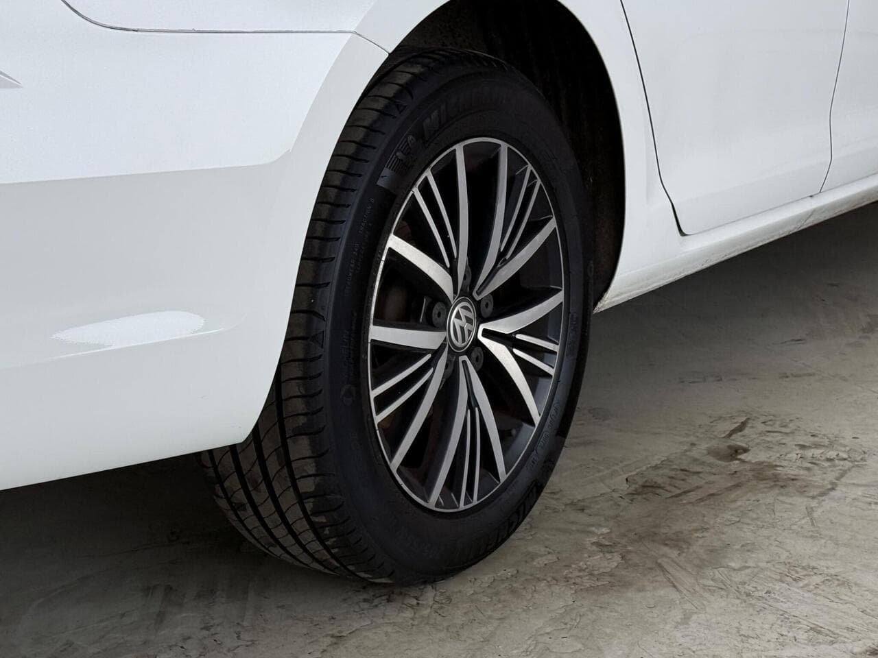 Volkswagen Golf thumbnail Wheel