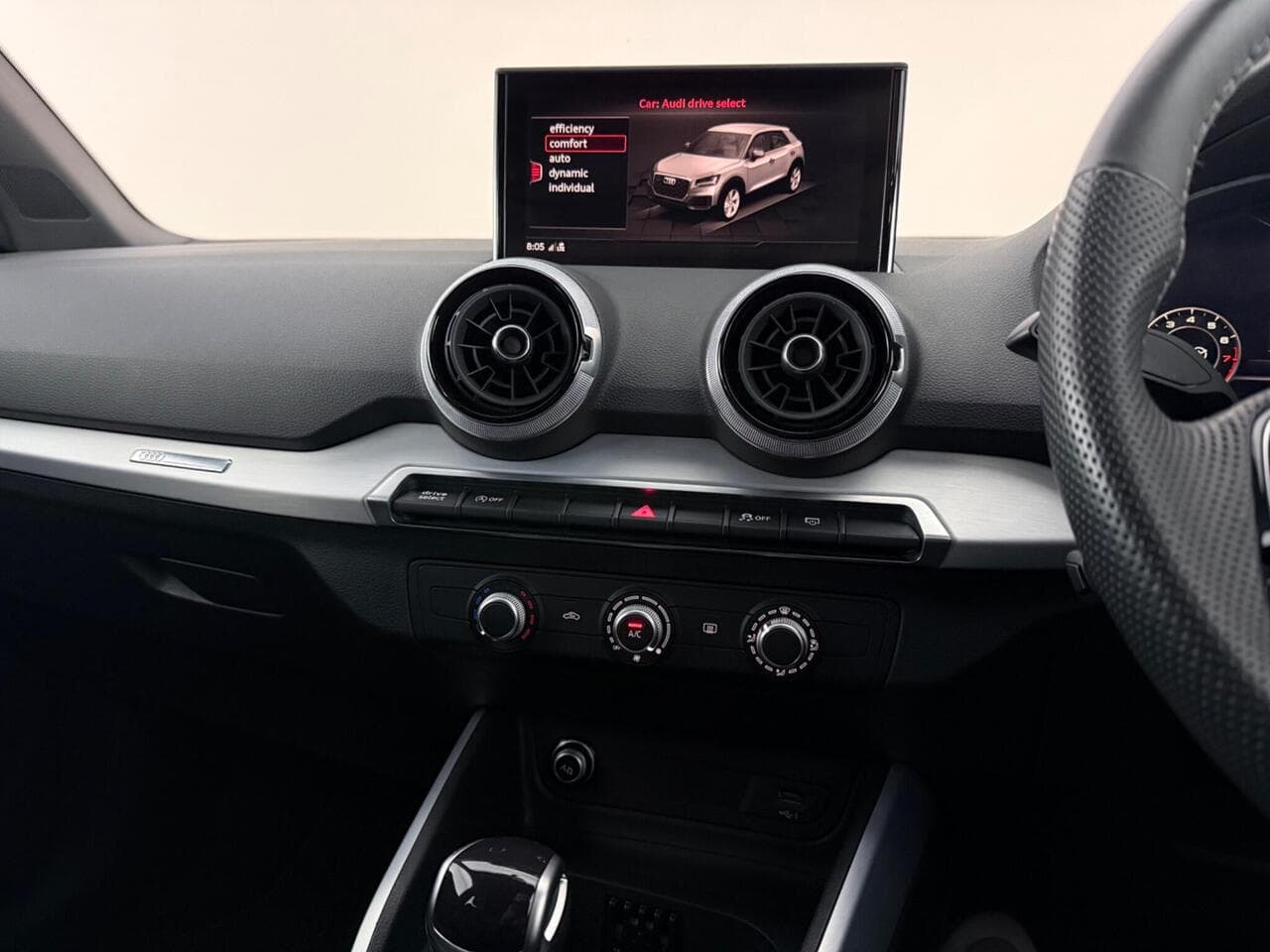 Audi Q2 thumbnail Interior Front