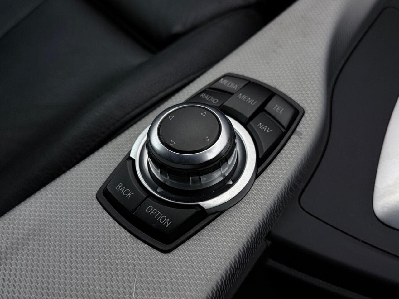BMW 3 Series Gran Turismo thumbnail Misc Controls