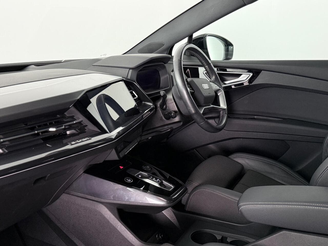 Audi Q4 e-tron thumbnail Interior Front