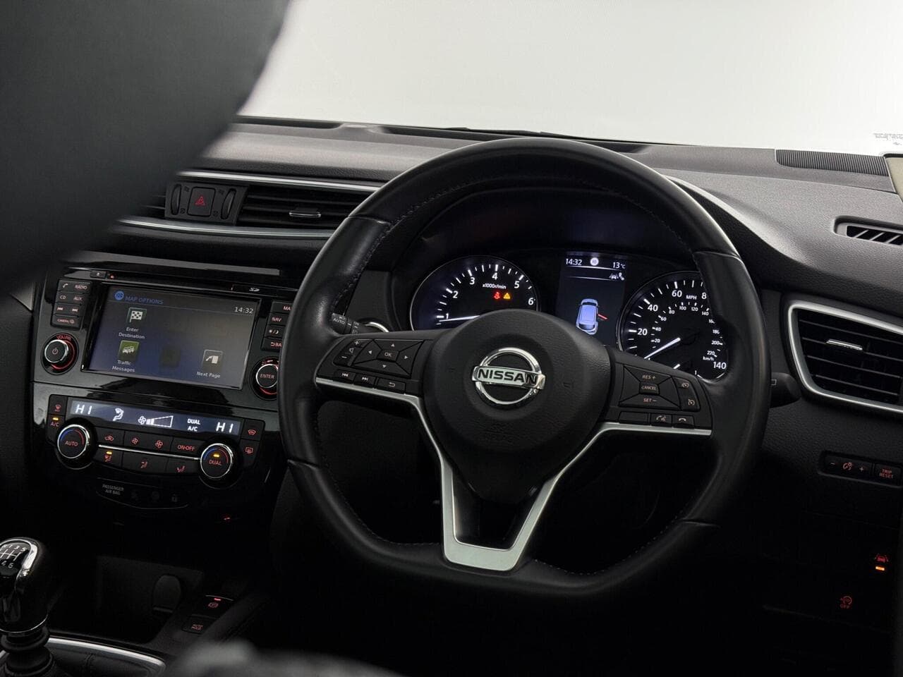 Nissan Qashqai thumbnail Steering Wheel