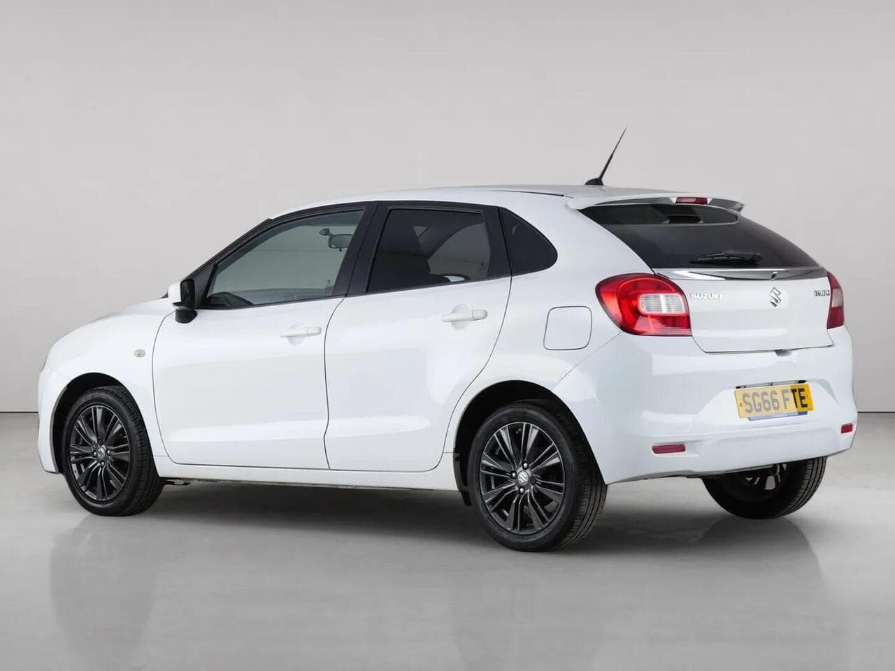 Suzuki Baleno thumbnail Rear Left