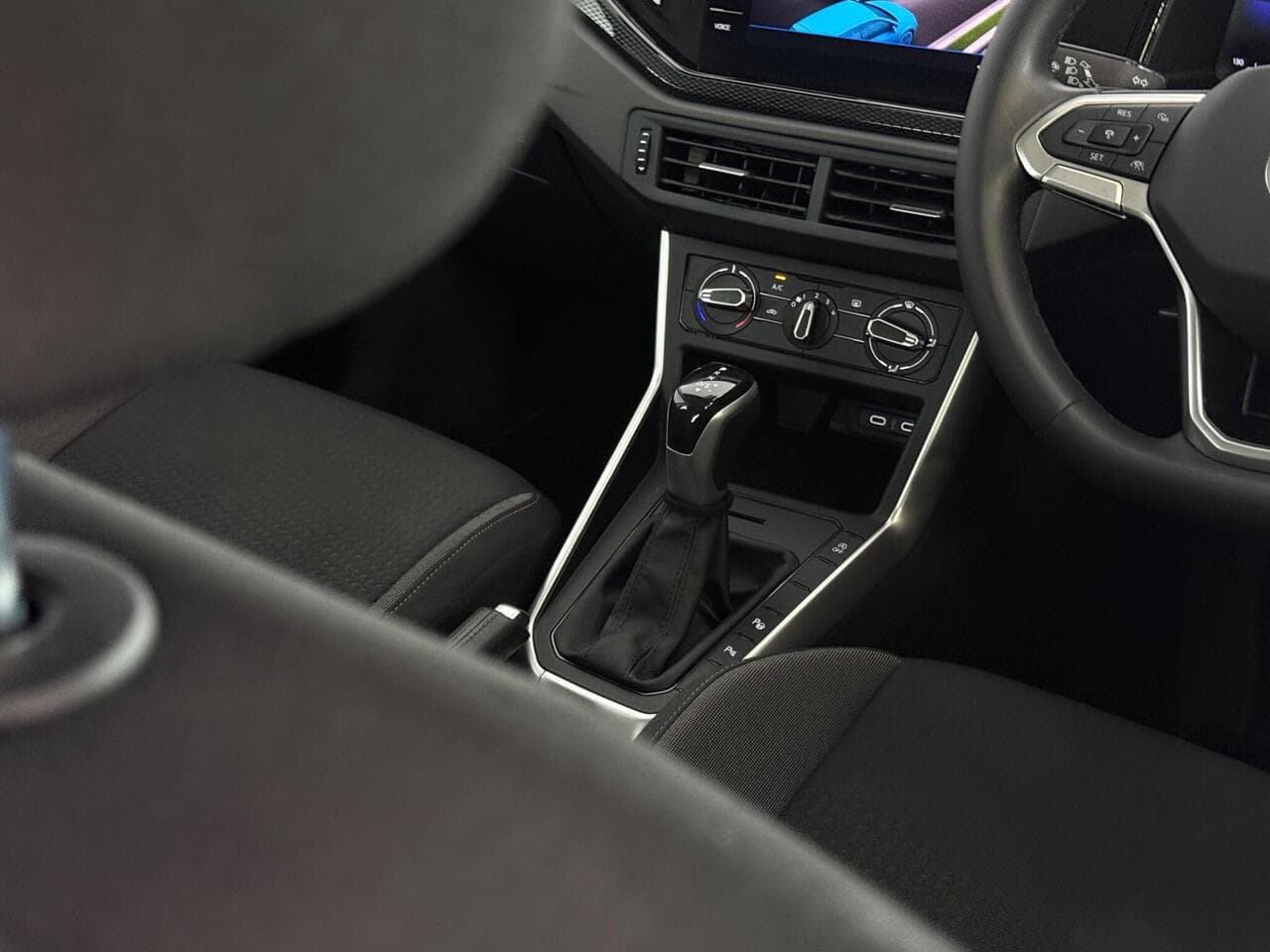 Volkswagen Taigo thumbnail Interior Front