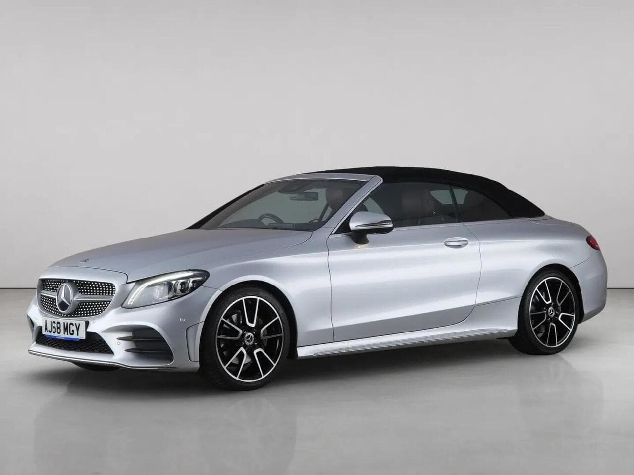 Mercedes-Benz C Class thumbnail Front Left