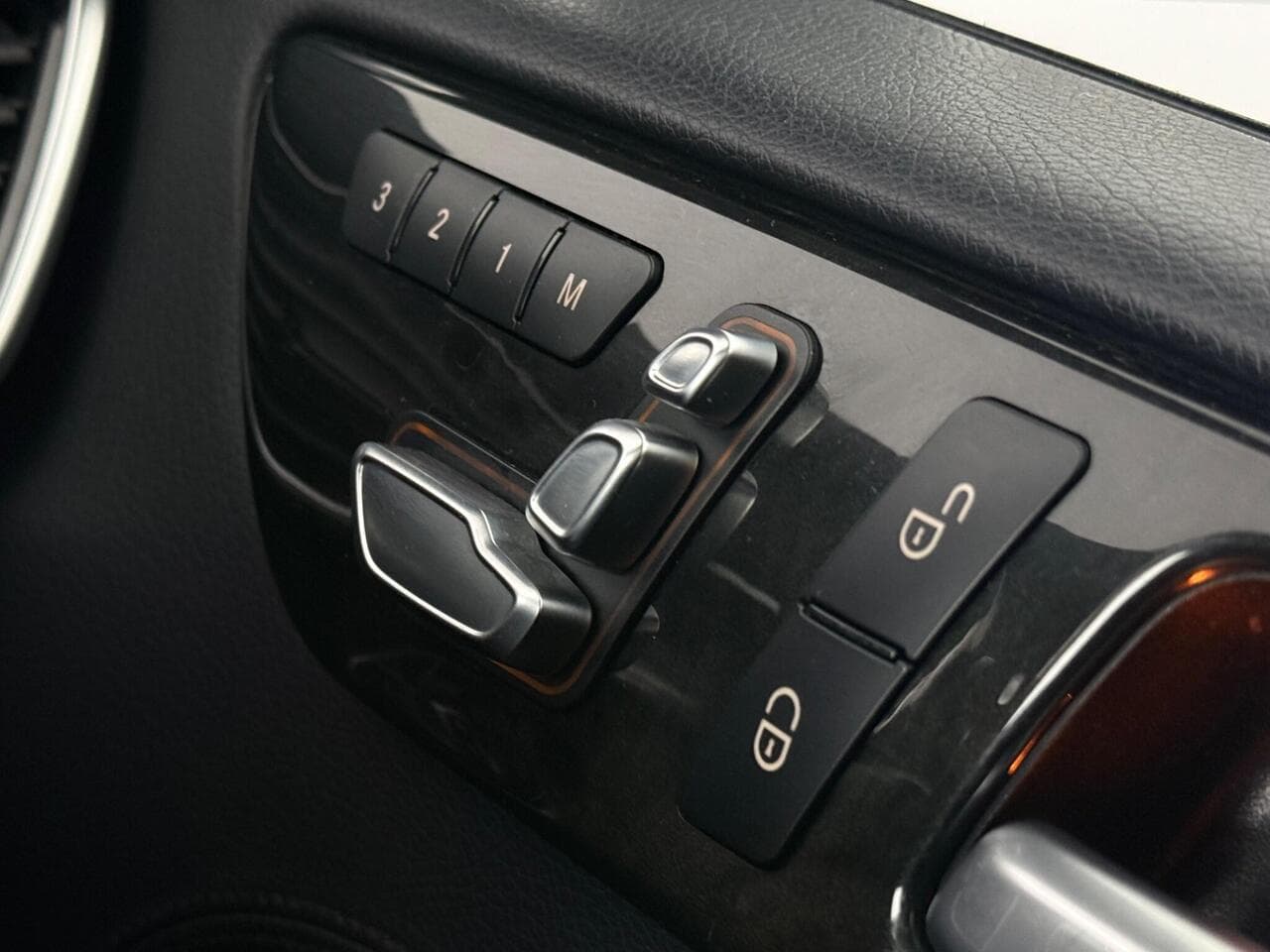 Mercedes-Benz GLS thumbnail Misc Controls