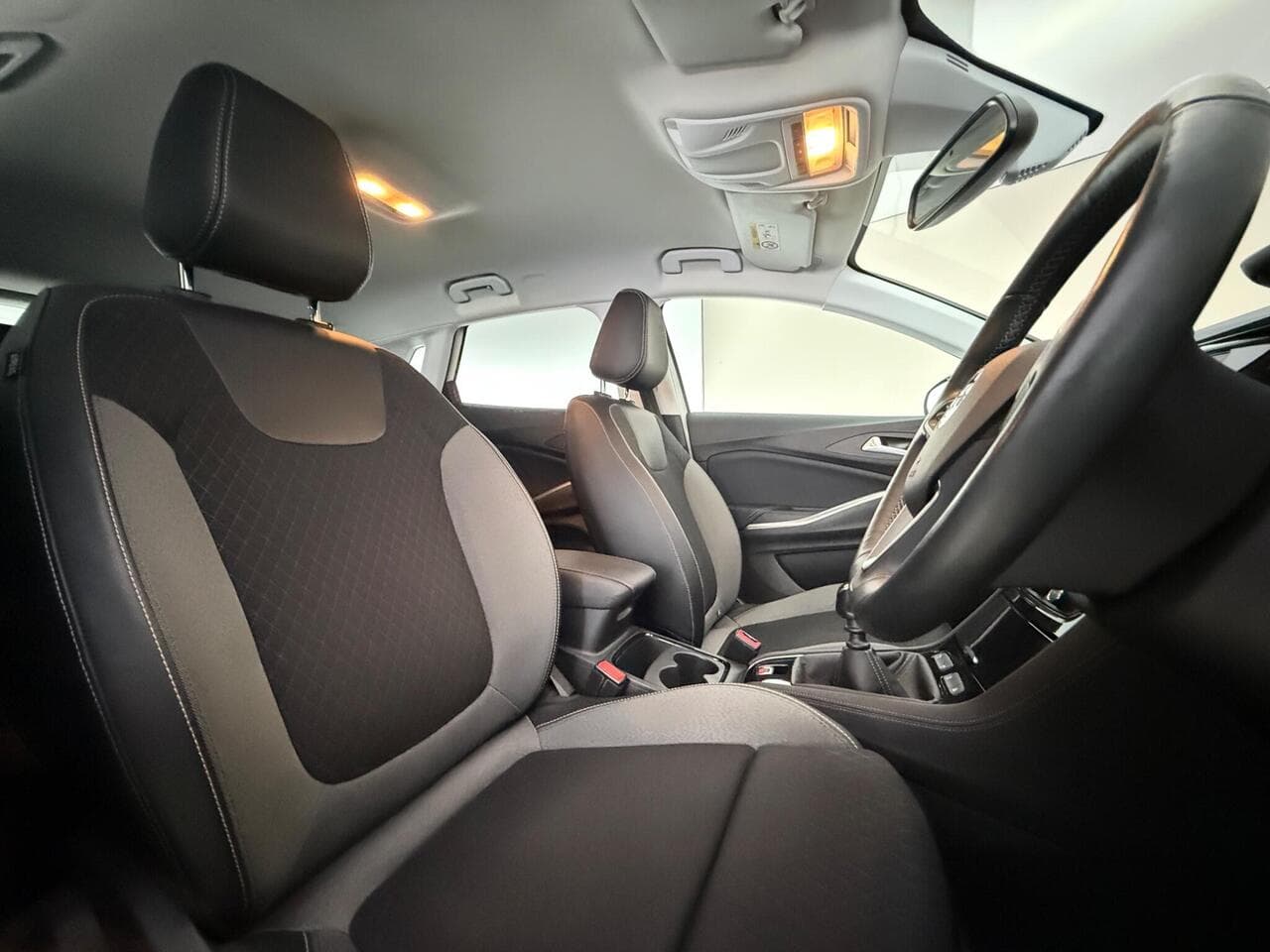Vauxhall Grandland thumbnail Seat Driver