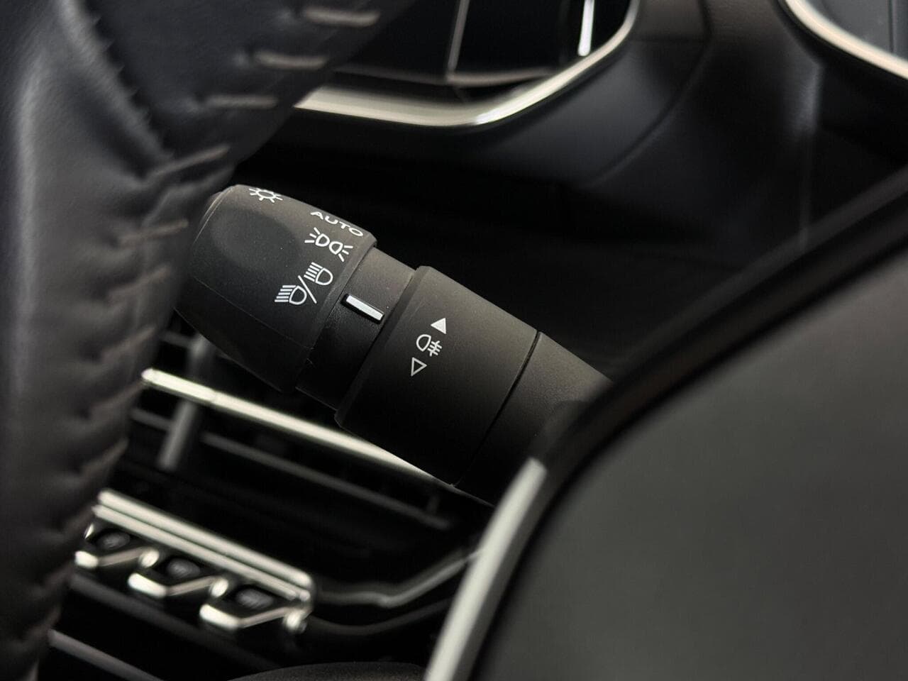 Peugeot 208 thumbnail Misc Controls
