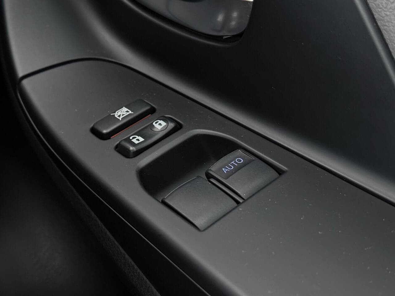 Toyota Yaris thumbnail Misc Controls