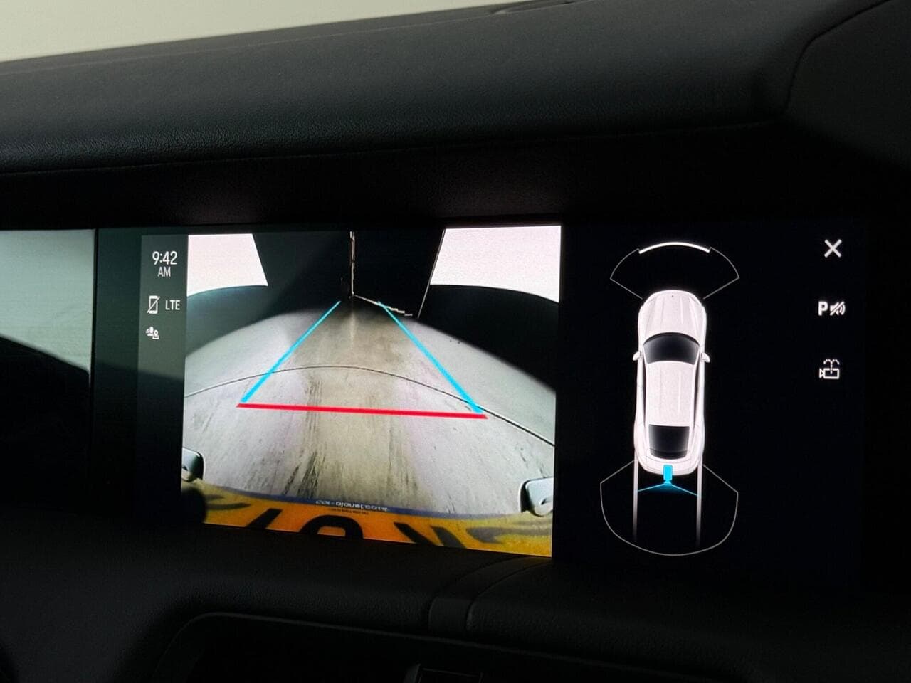 Porsche Taycan thumbnail Inconclusive