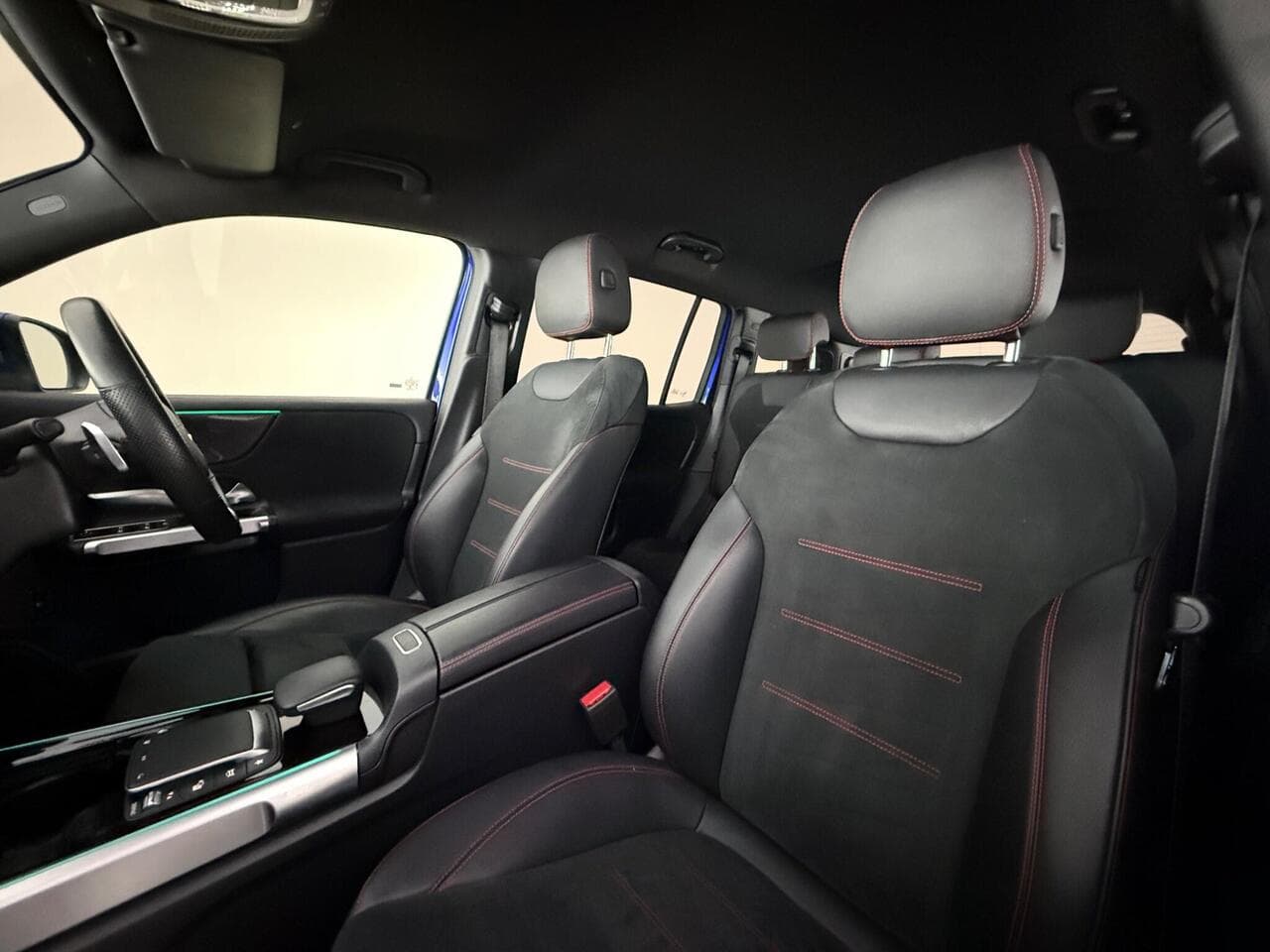 Mercedes-Benz GLB thumbnail Seat Front Passenger