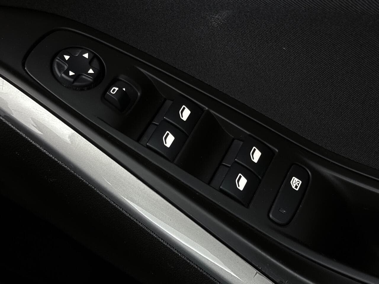 Vauxhall Grandland X thumbnail Misc Controls