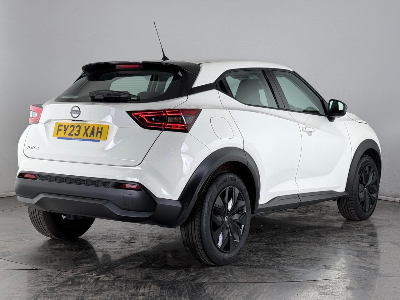 Nissan Juke thumbnail Rear Right