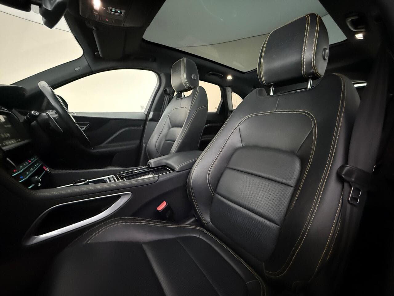 Jaguar F-PACE thumbnail Seat Front Passenger