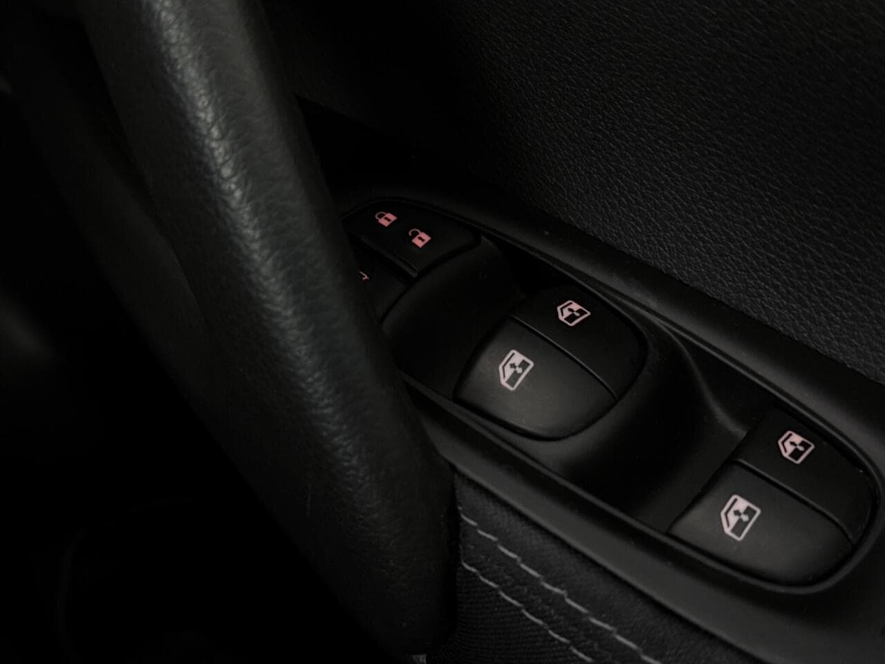 Nissan Qashqai thumbnail Misc Controls