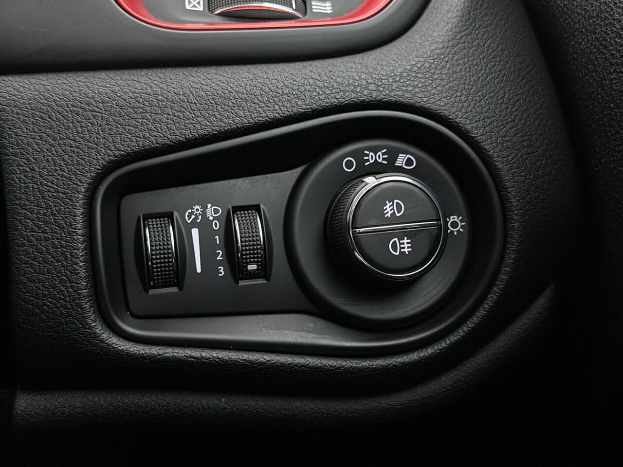 Jeep Renegade thumbnail Misc Controls