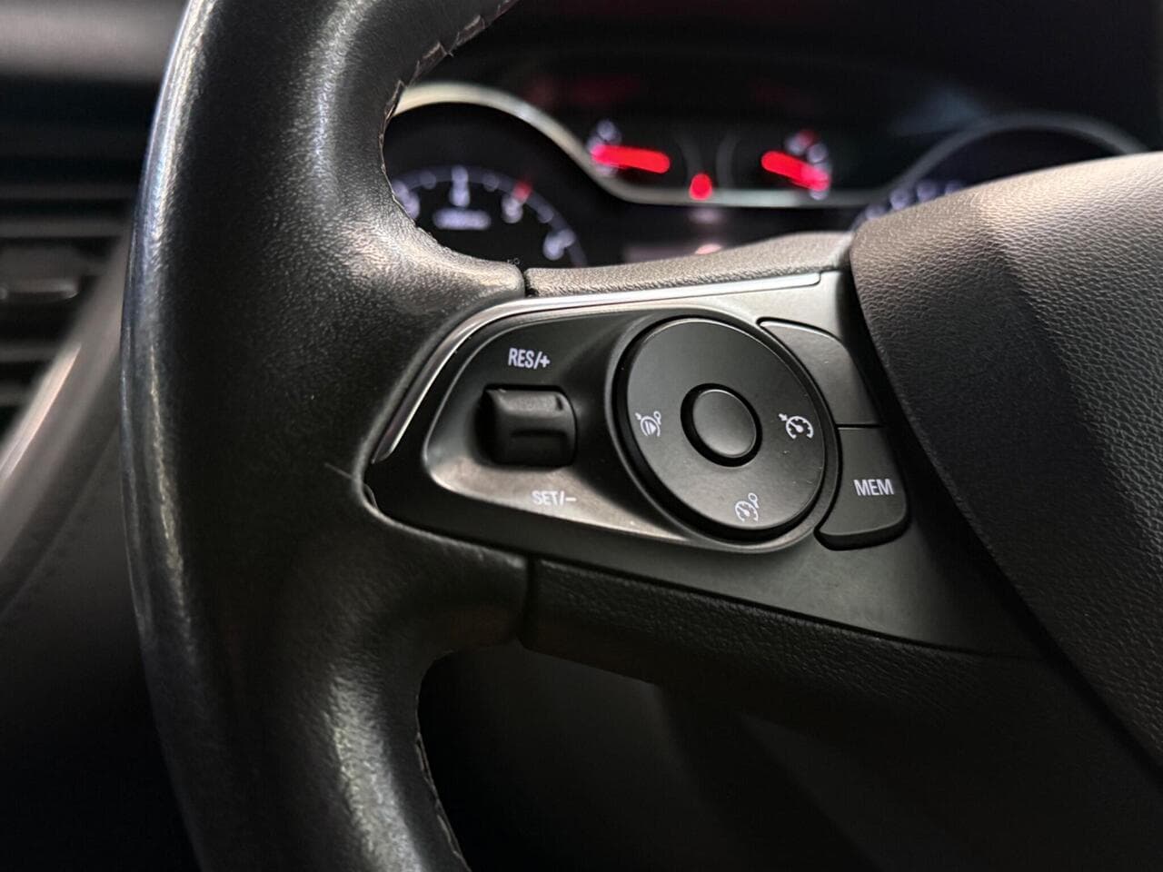 Vauxhall Grandland X thumbnail Misc Controls