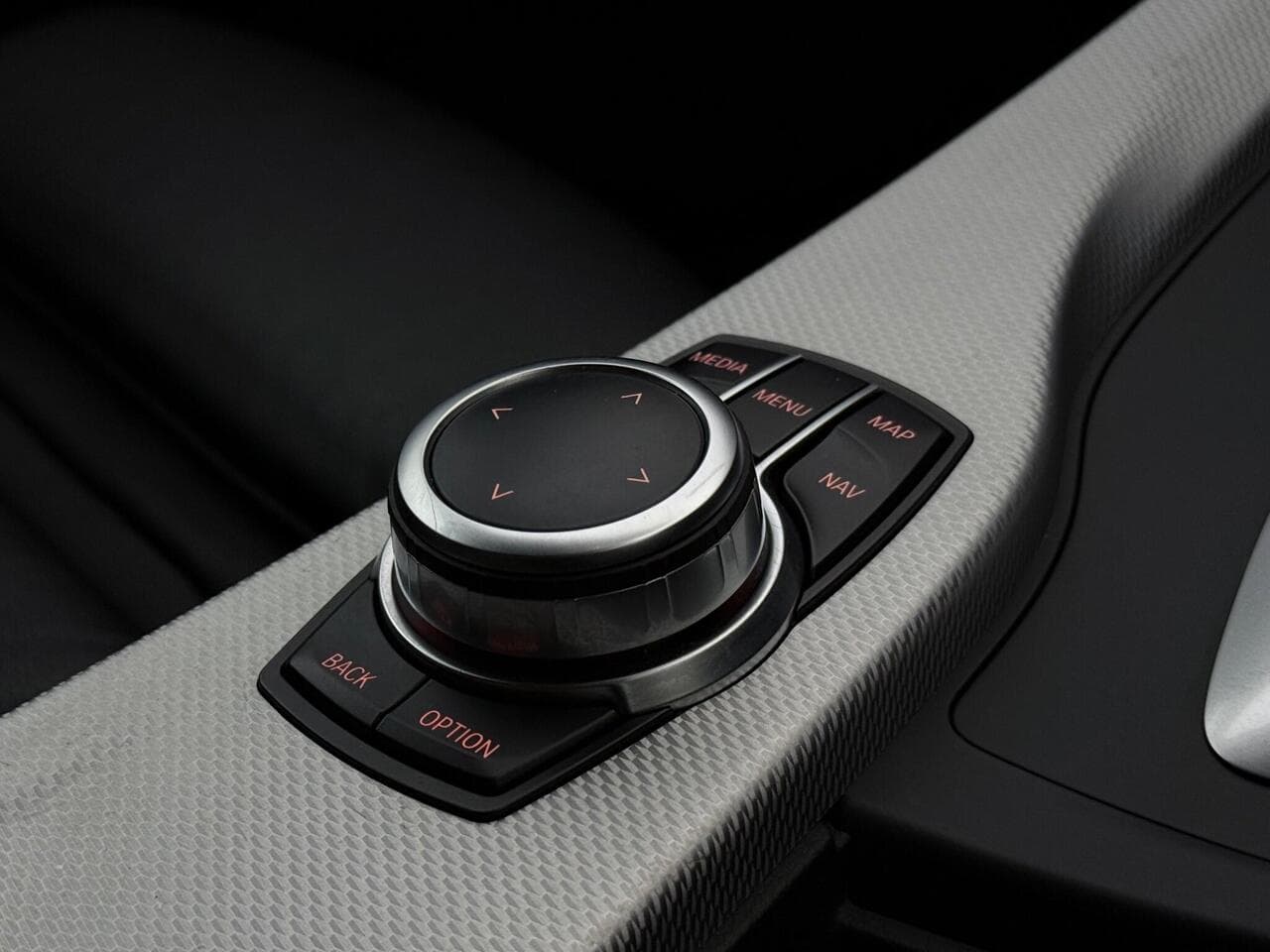 BMW 3 Series Gran Turismo thumbnail Misc Controls