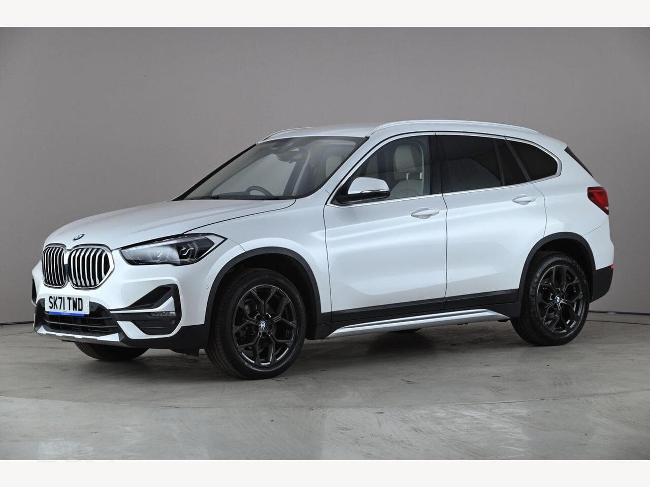 BMW X1 thumbnail Front Left