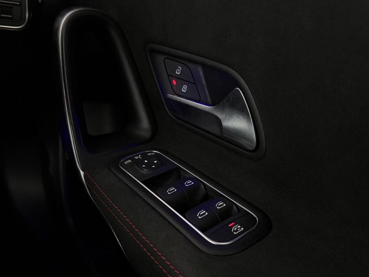 Mercedes-Benz A Class thumbnail Misc Controls