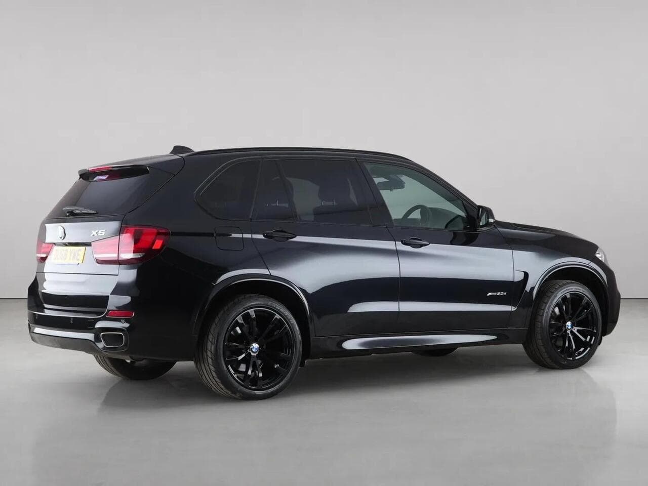 BMW X5 thumbnail Side Right