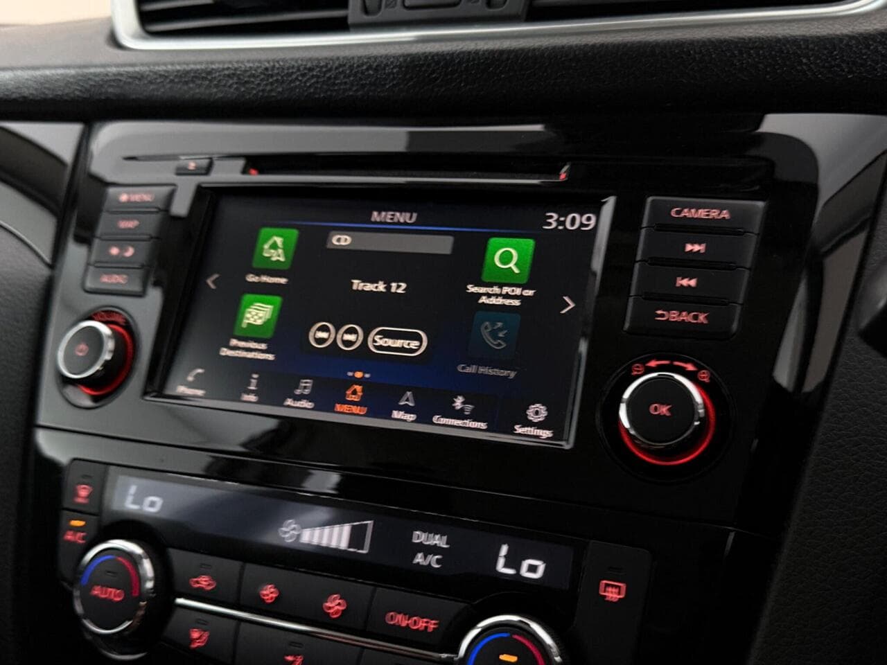 Nissan Qashqai thumbnail Infotainment System