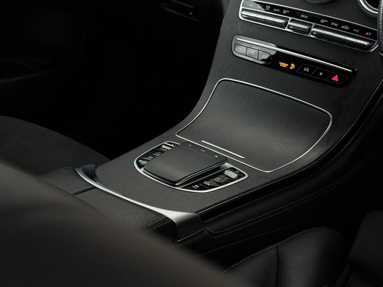 Mercedes-Benz GLC thumbnail Misc Controls