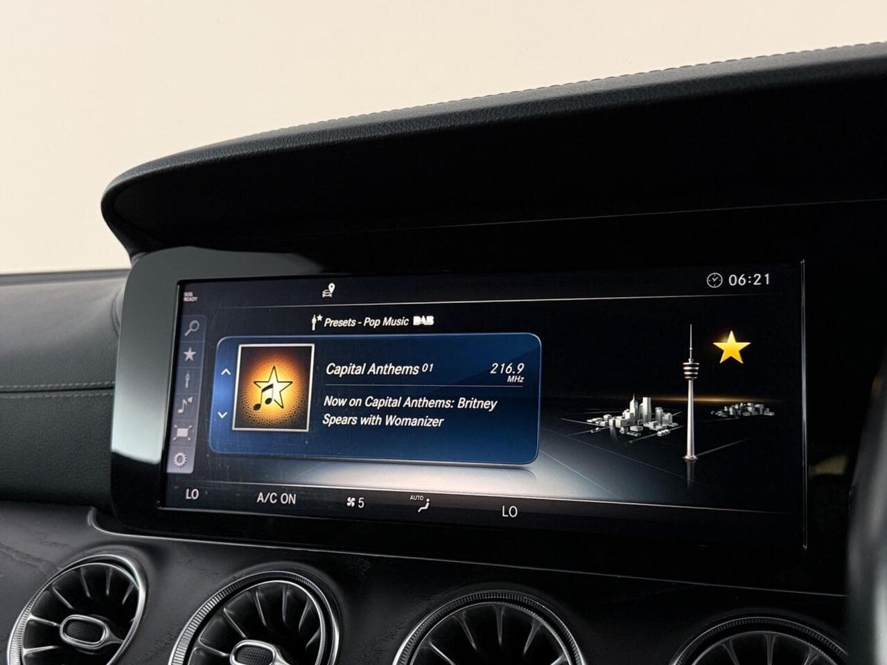 Mercedes-Benz E Class thumbnail Infotainment System