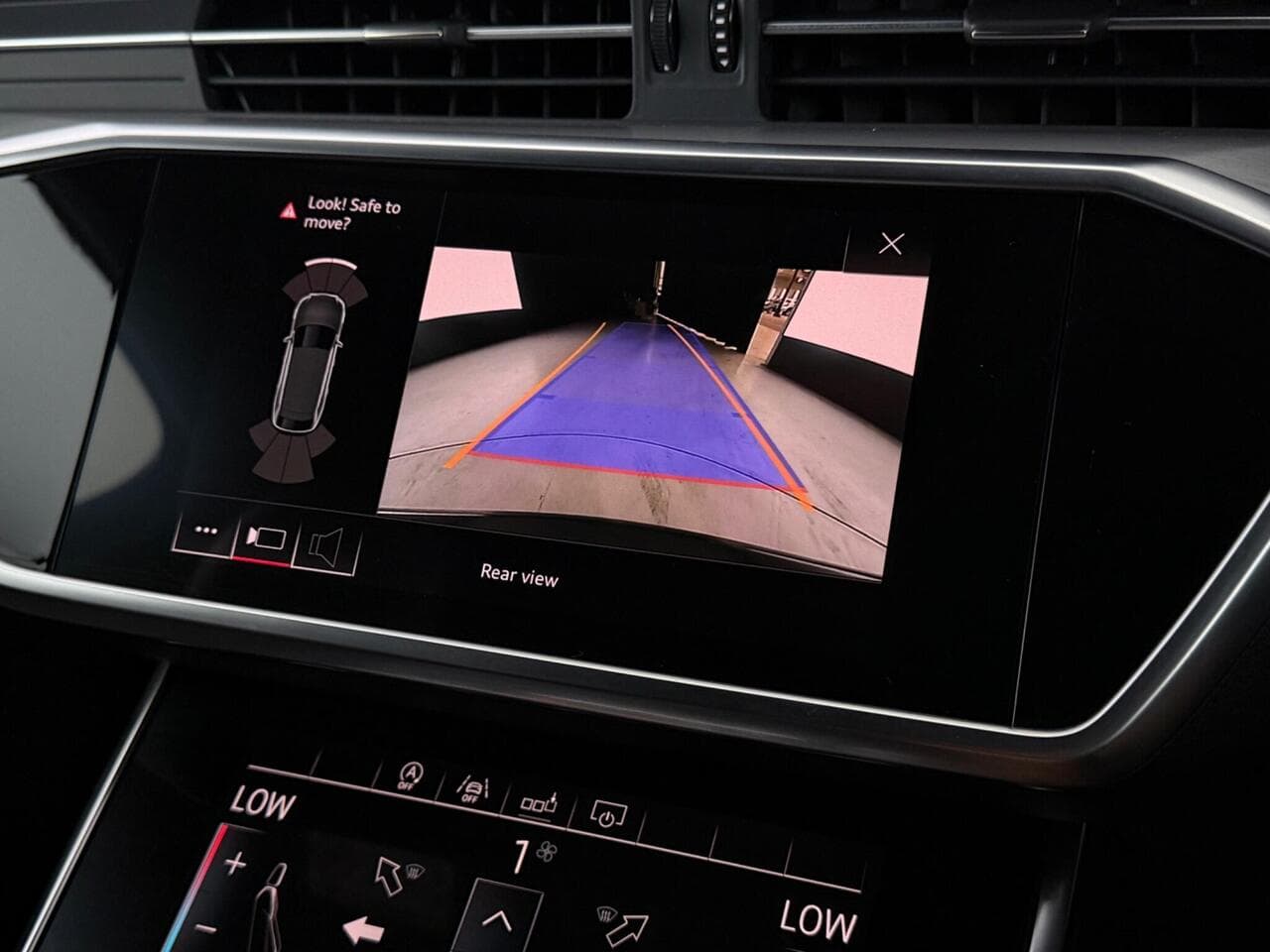 Audi A6 Avant thumbnail Infotainment System