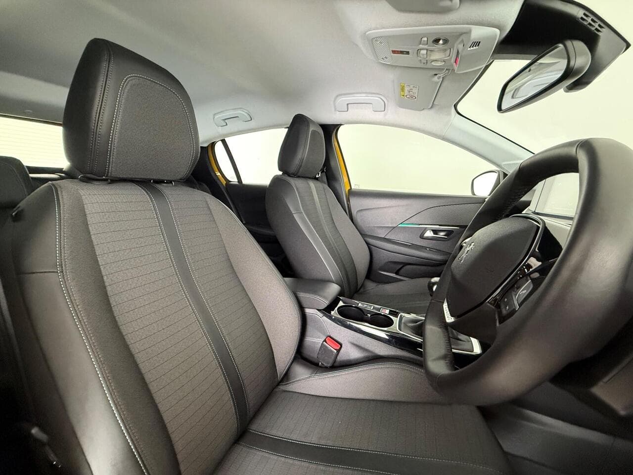 Peugeot 208 thumbnail Seat Driver